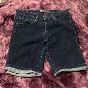 Levi’s Mid-Rise Bermuda Long Shorts Sz 27